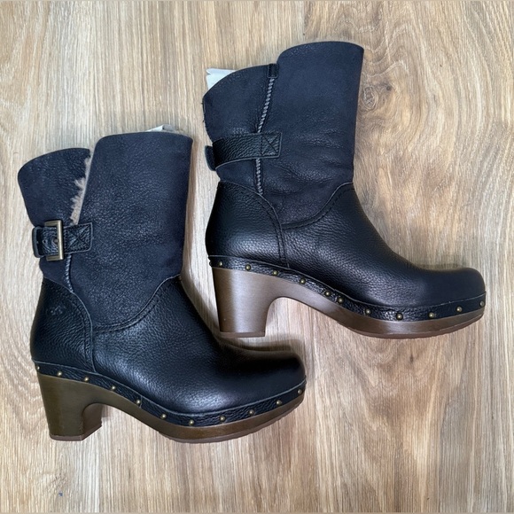 UGG Amoret Black Shearling Clog Booties Size 7 LNC - Picture 7 of 9